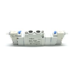 5320A 1/8" 5/3 K.M. Çift Bobin 24vdc 1mt Kablolu Valf 5320A 1/8" 5/3 K.M. Çift Bobin 24vdc 1mt Kablolu Valf